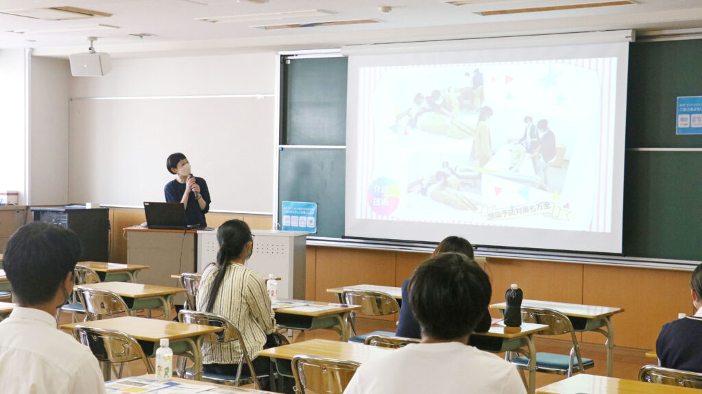 10月2日（日）に貞静学園短期大学（ていたん）にて開催したオープンキャンパスで、専攻科介護福祉専攻の紹介もいたしました。