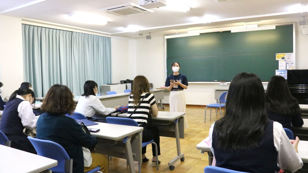 10月2日（日）に貞静学園短期大学（ていたん）にて開催したオープンキャンパスで、『模擬面接』で先輩学生が体験談やアドバイスを受験生に伝えました。